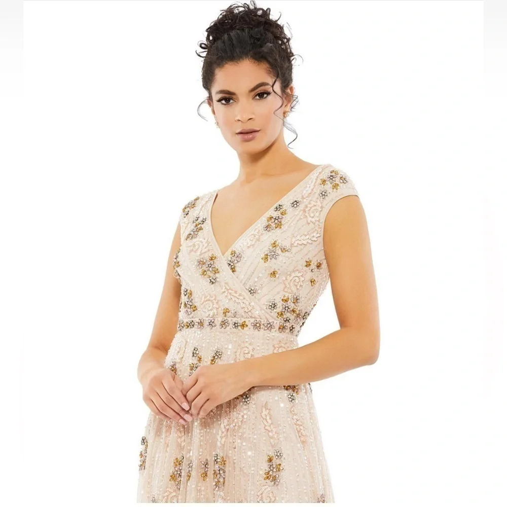 Mac Duggal Women's Embellished Wrap Over Cap Sleeve A-Line Gown size 2 NEW $998